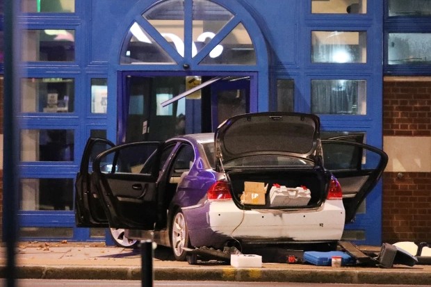 smashed car, police, போலீஸ்